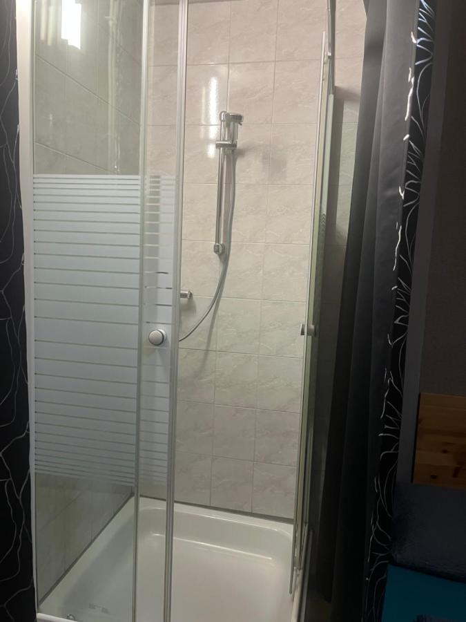 Hipokratios 3 Zimmer Mit Gemeinschaft Wc Fürth 외부 사진